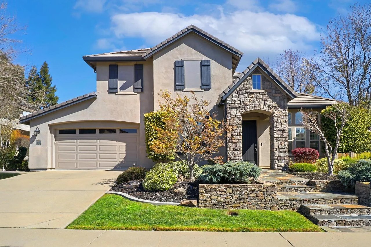 2200 Red Hawk Ct