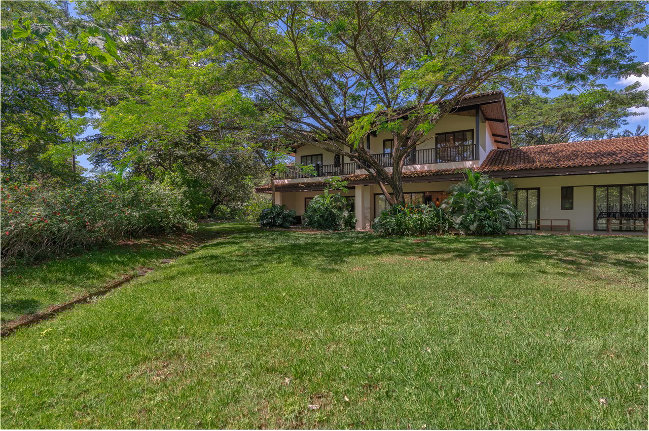 Malinches 27 A/B | Turnkey 6-Bedroom Duplex Investment in Hacienda Pinilla