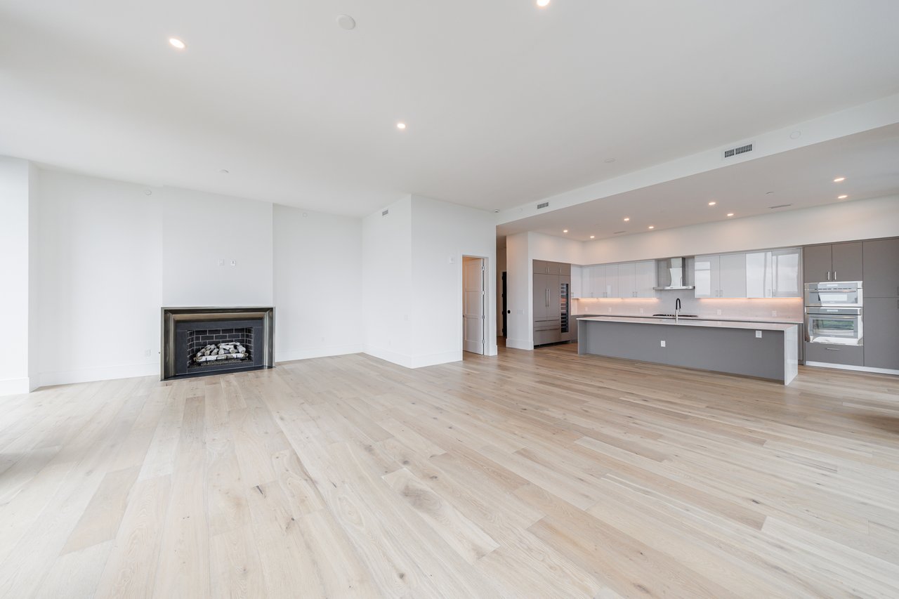 2425 Peachtree Road Unit 1806