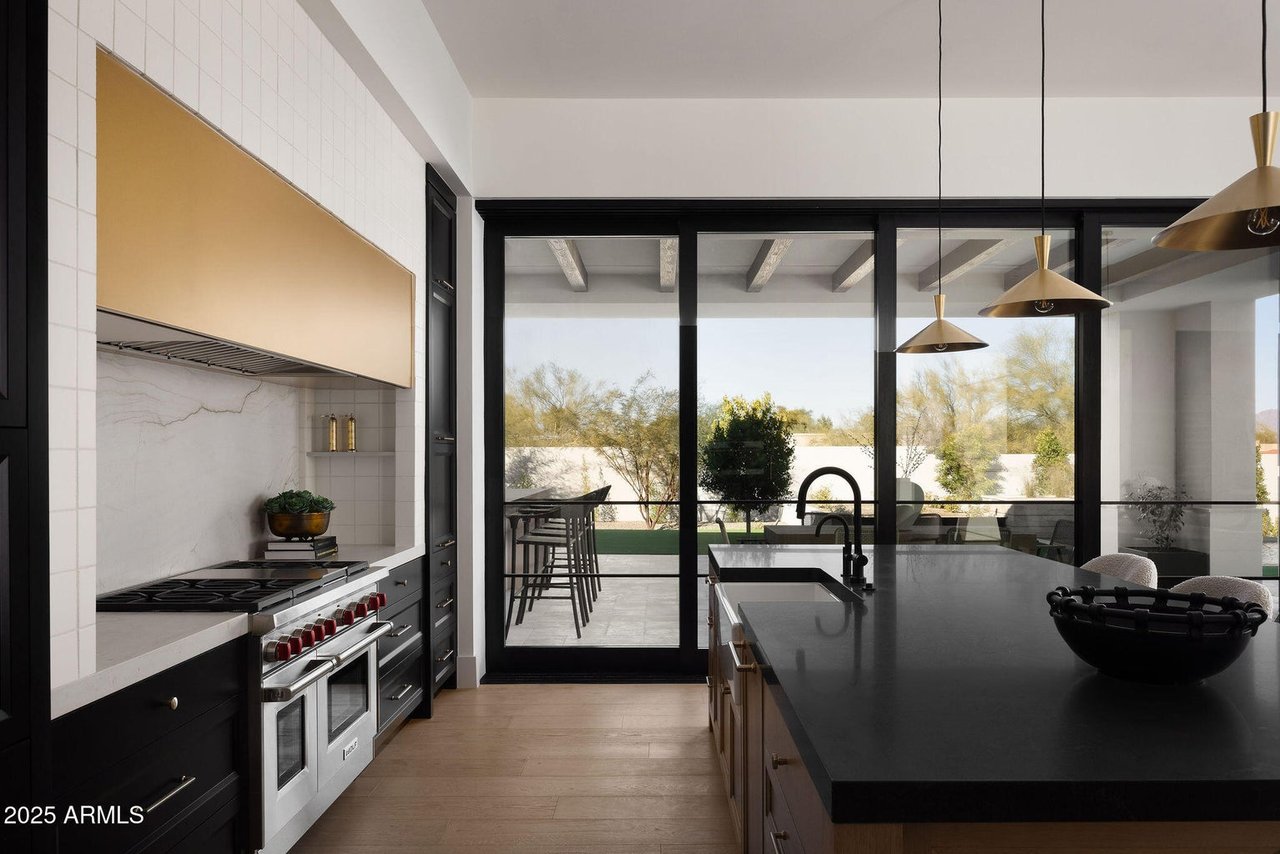 6512 E HUMMINGBIRD Ln