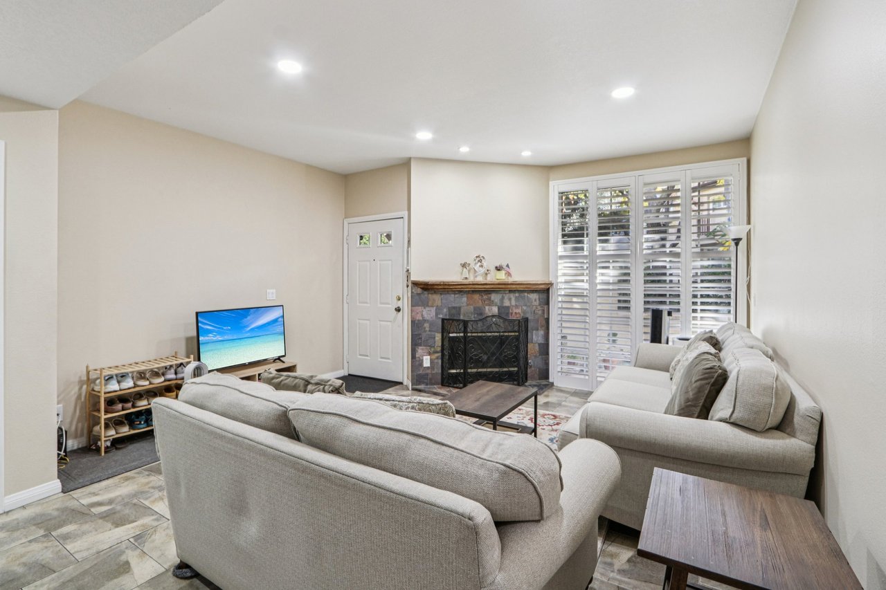 24111 Del Monte Dr, Valencia, CA 91355