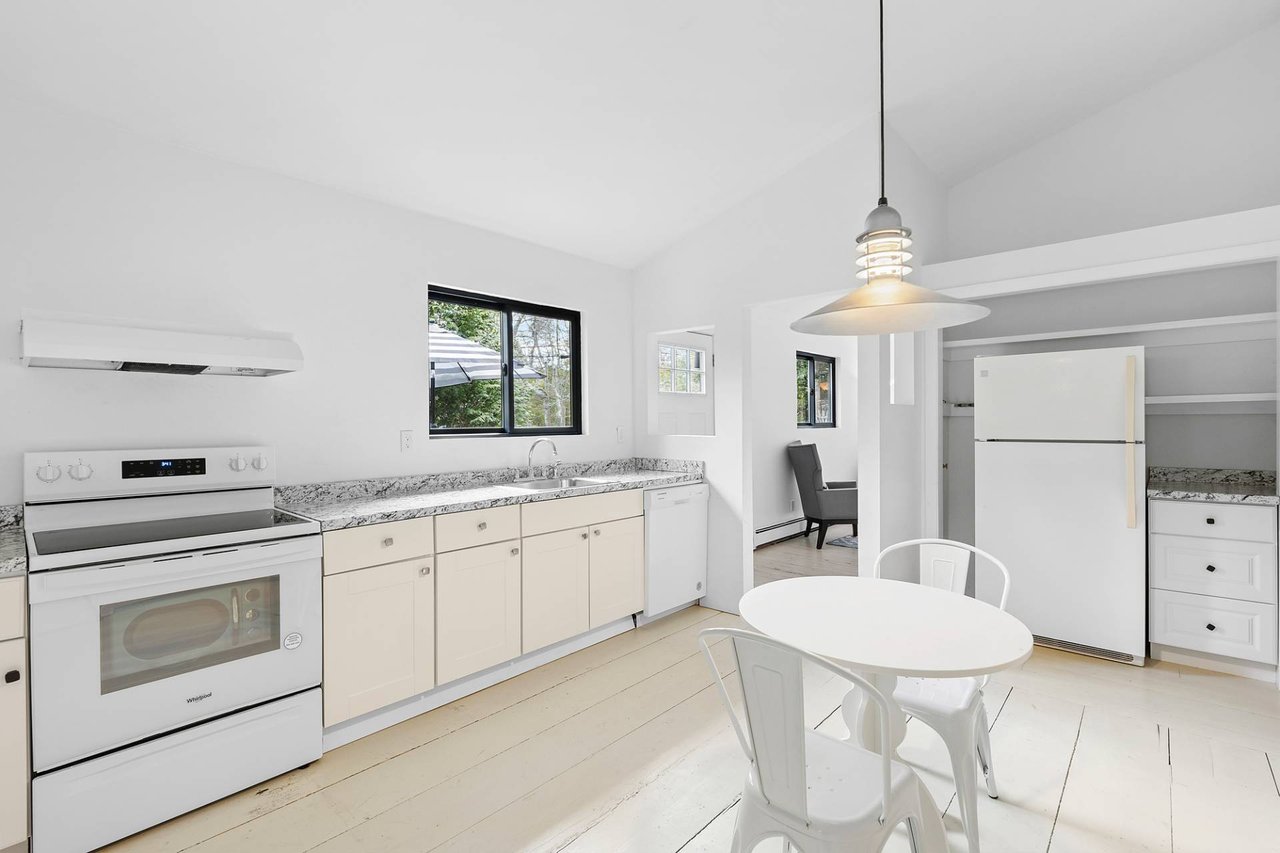 17 Mulford Ave
