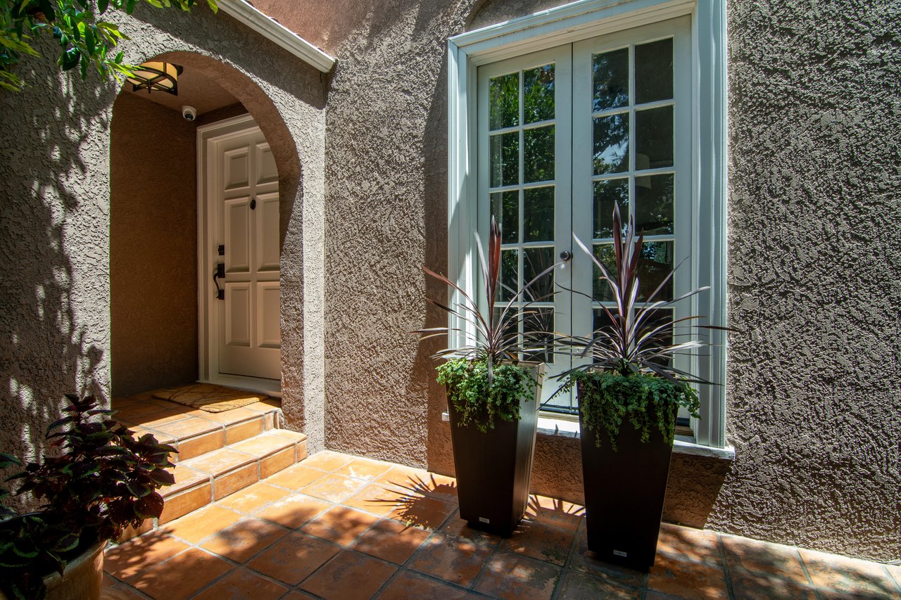 300 N. Bronson