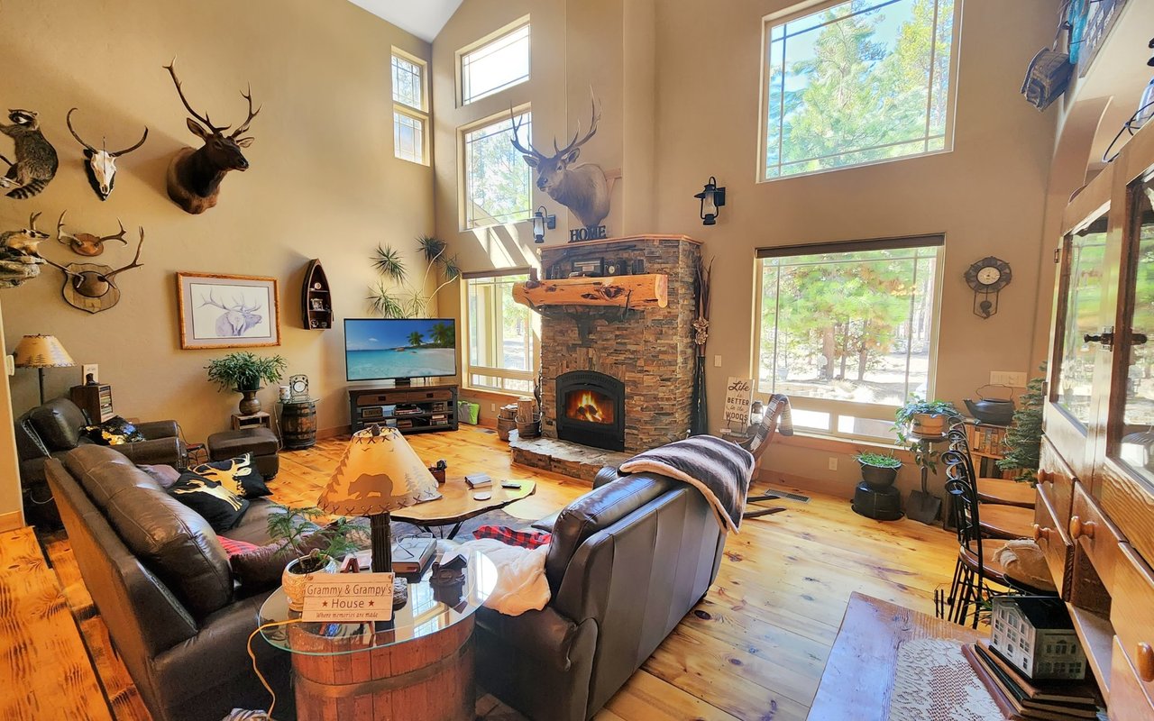 Just Listed: Custom Home with Deschutes National Forest Frontage