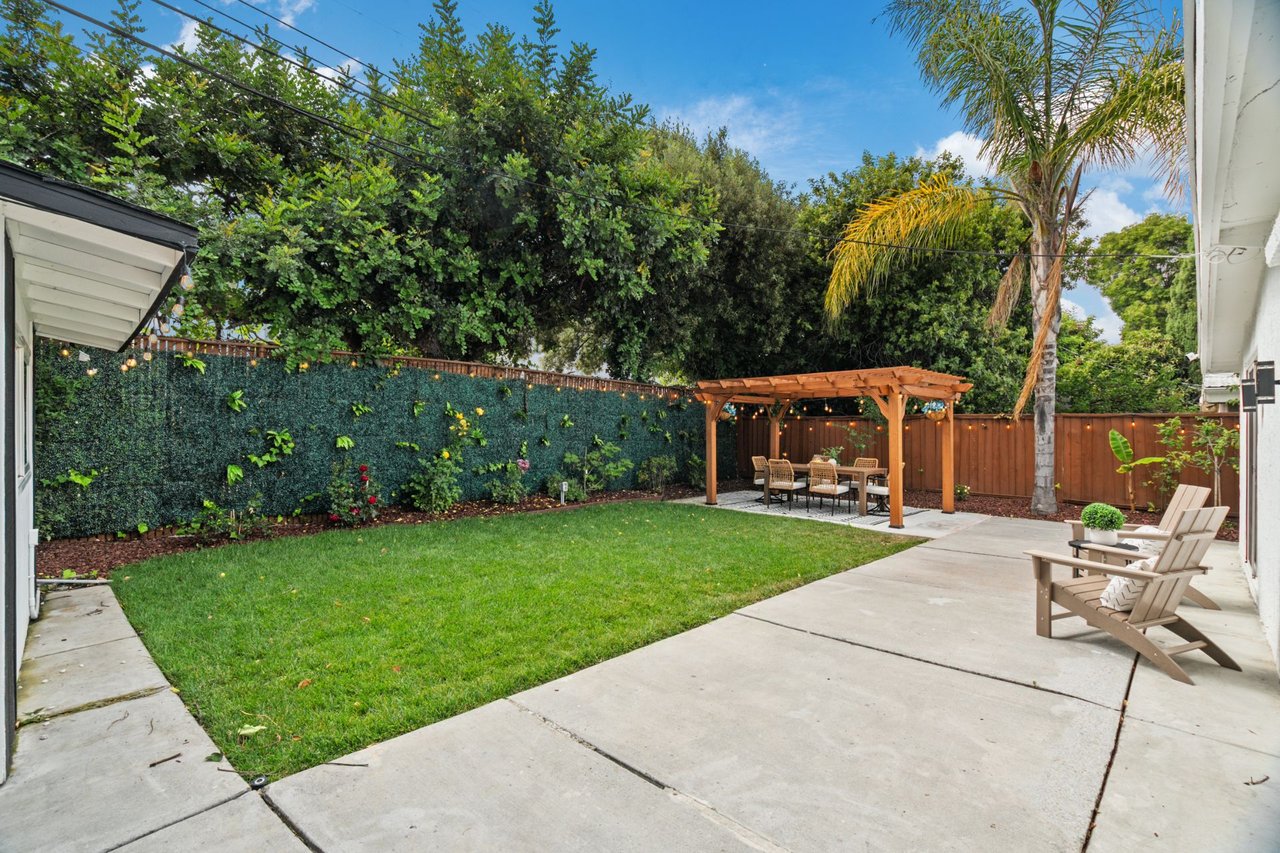 850 Las Palmas Drive