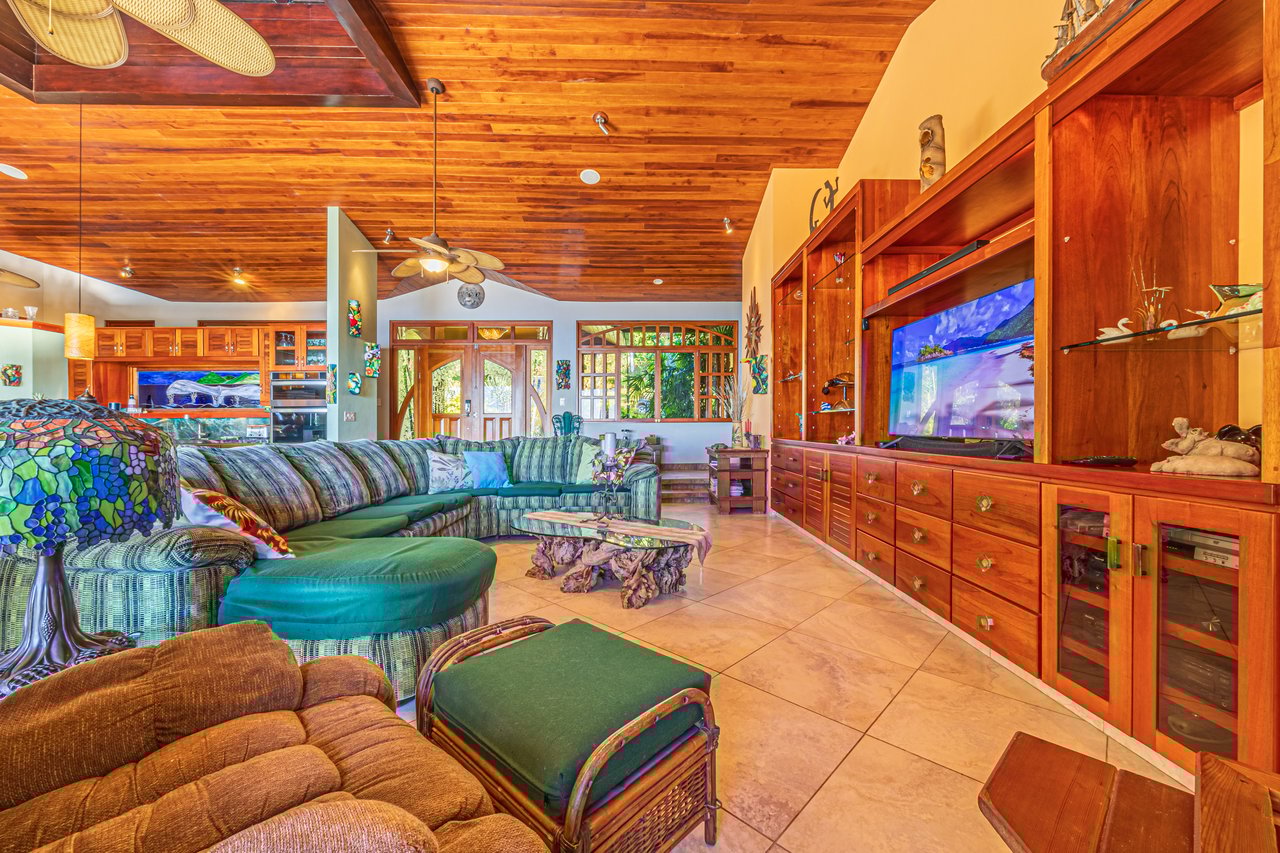 Costa Verde Estates Oceanview Home with Guest House