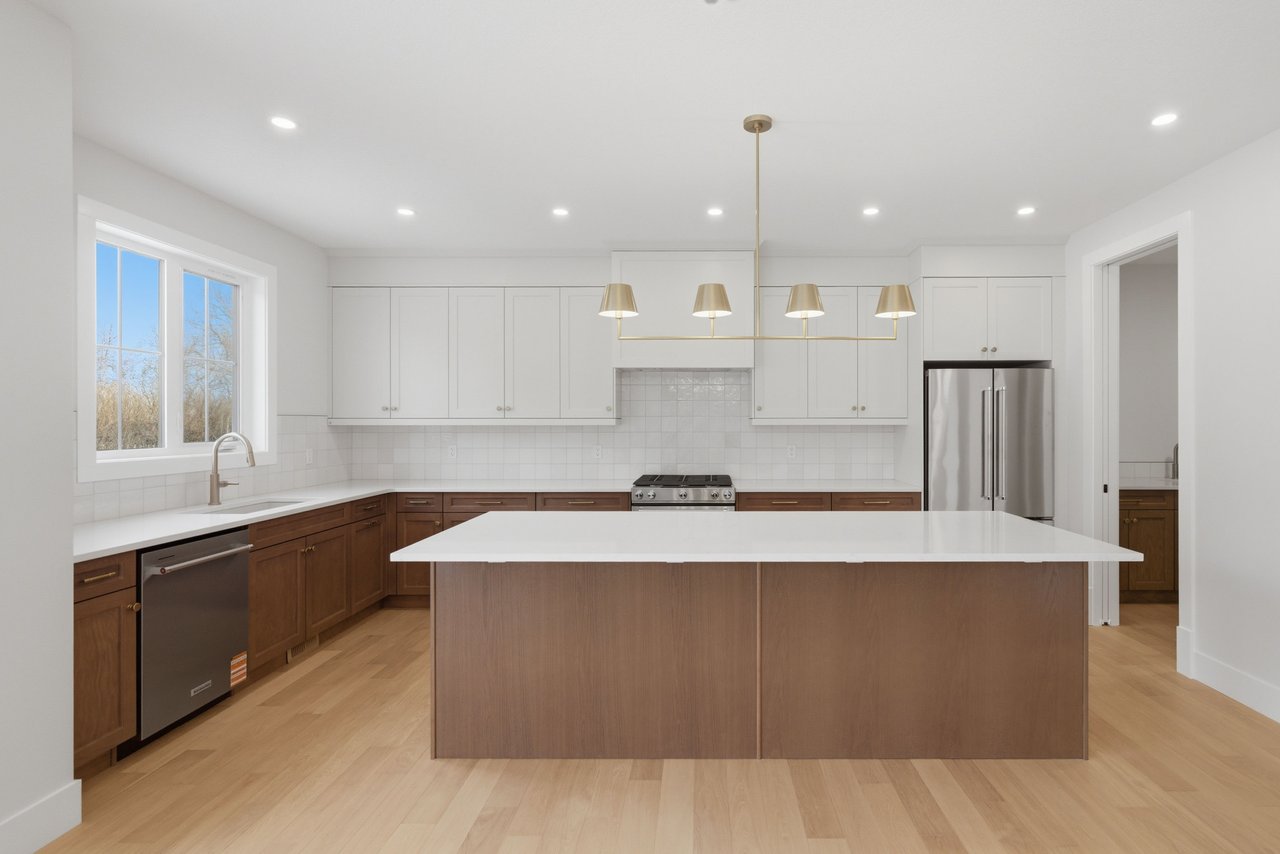 378 Bessborough Drive SW