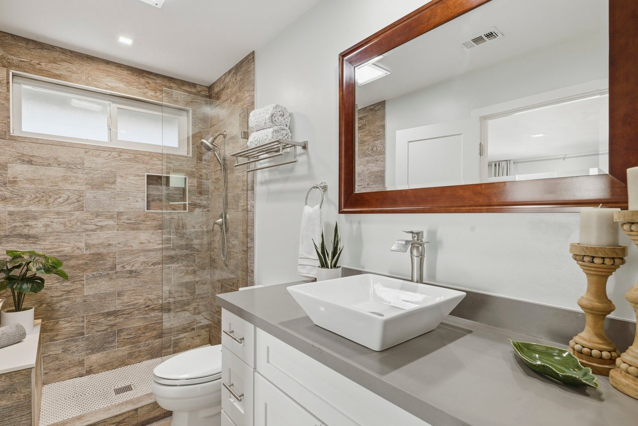 1541 Via Entrada Del Lago