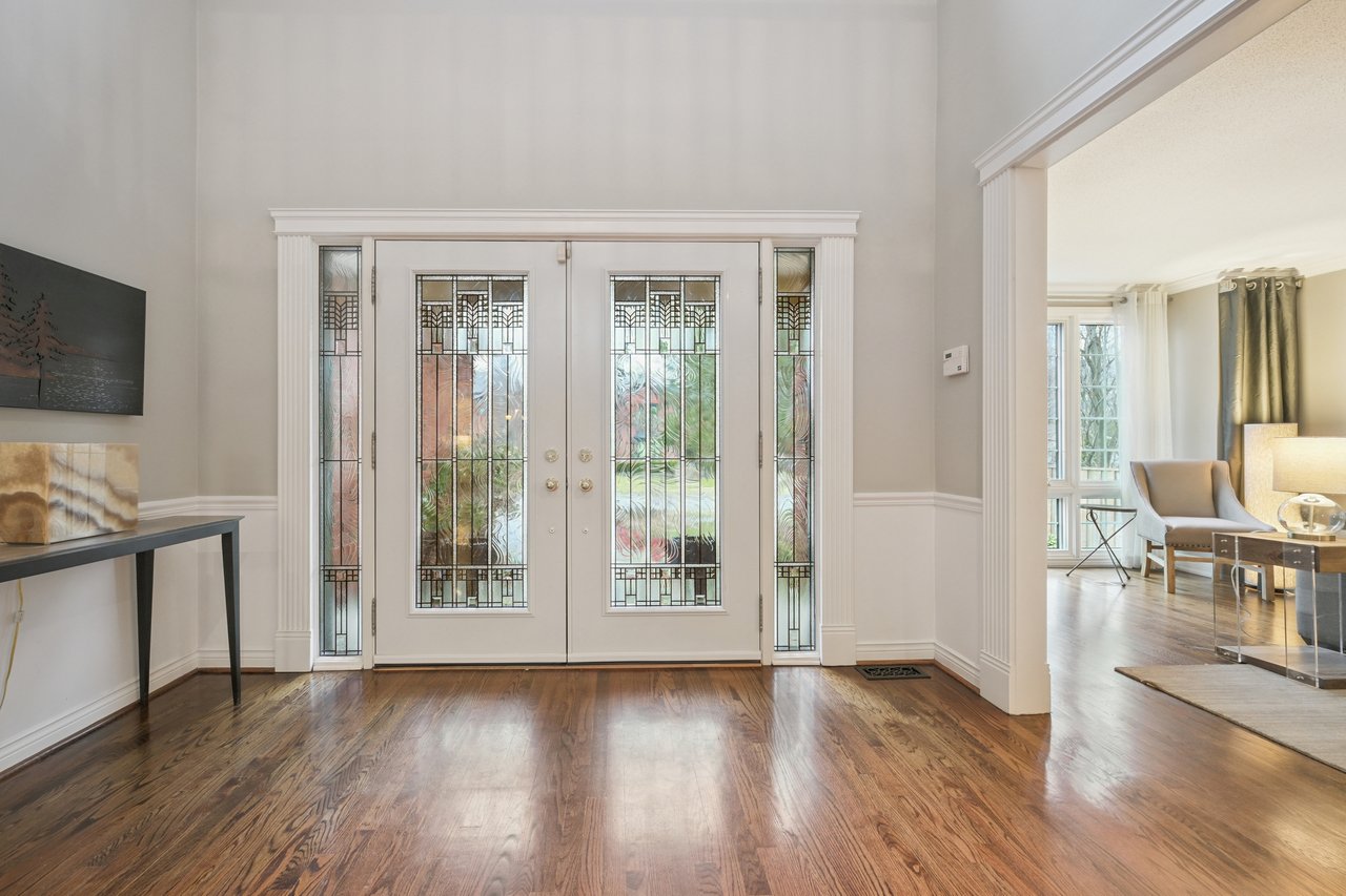 Prestigious Glen Abbey living with a backyard made for summer