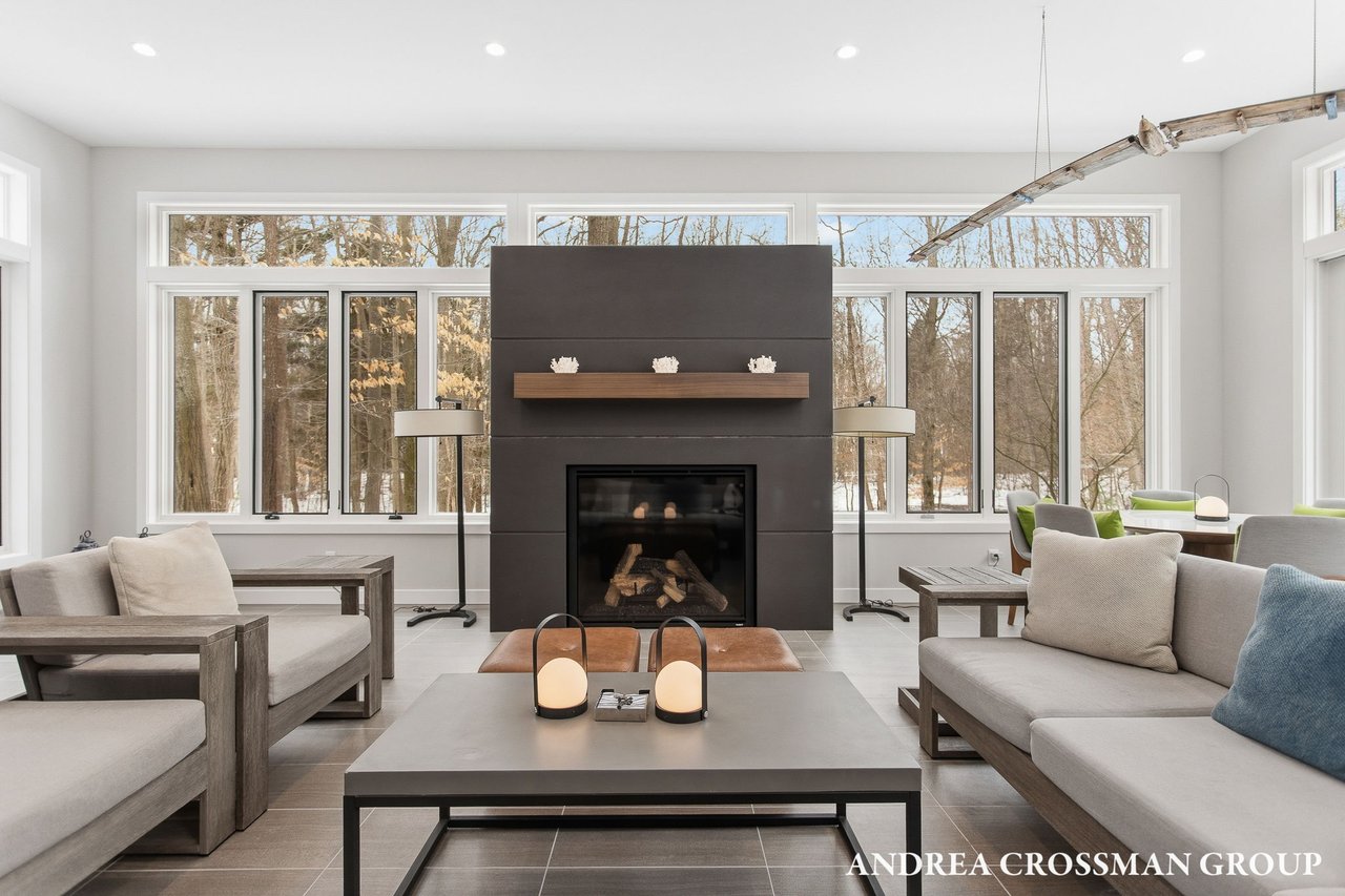 6919 Bendemeer Drive