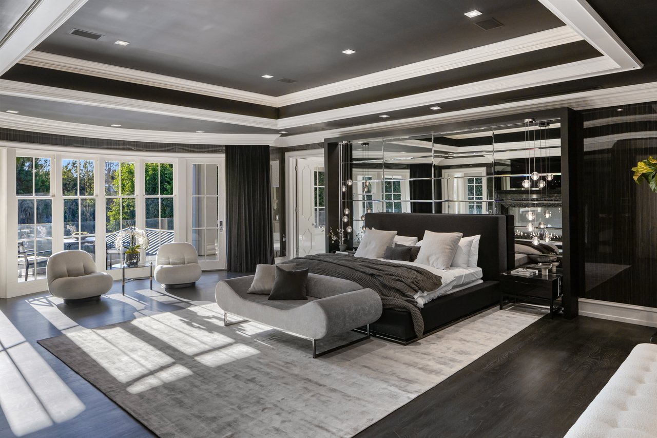 917 N Crescent Dr, Beverly Hills