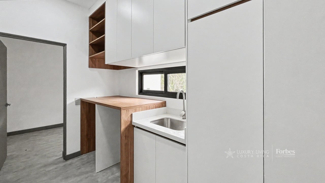 21468 - Remodeled 1-level house, 4 bedrooms, pool, terrace and garden