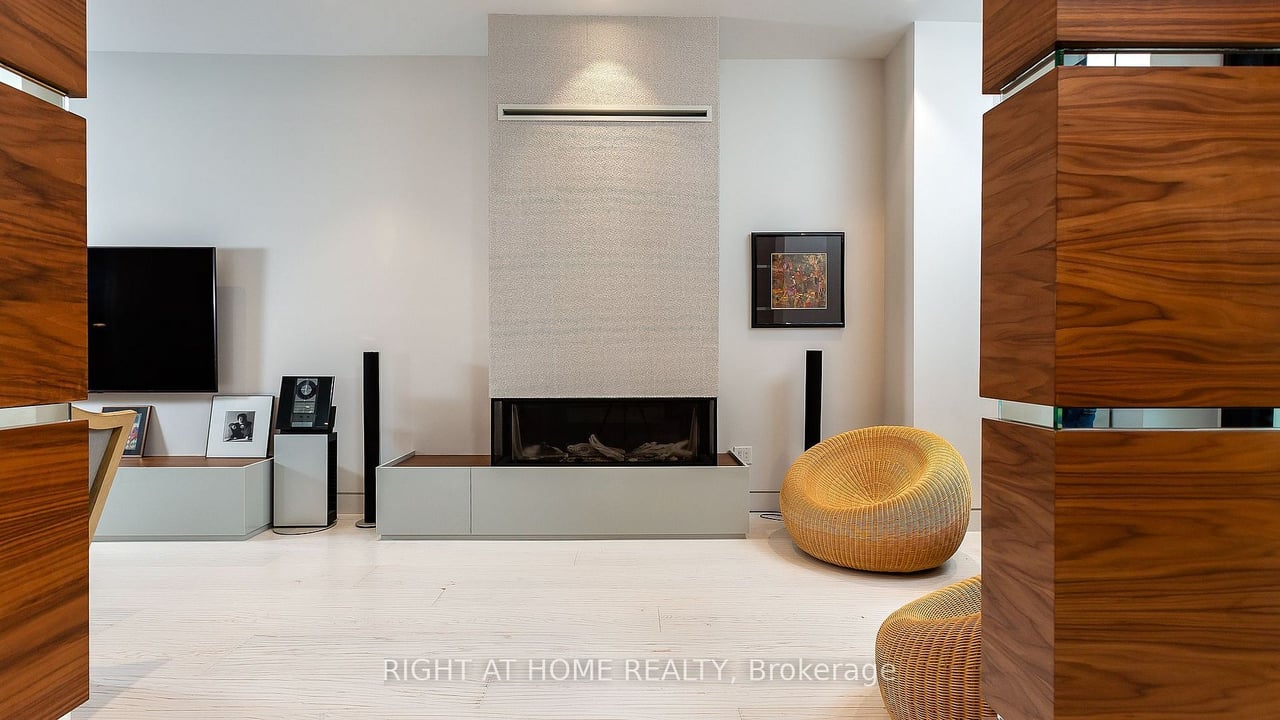YORKVILLE FORESTY LUXURY