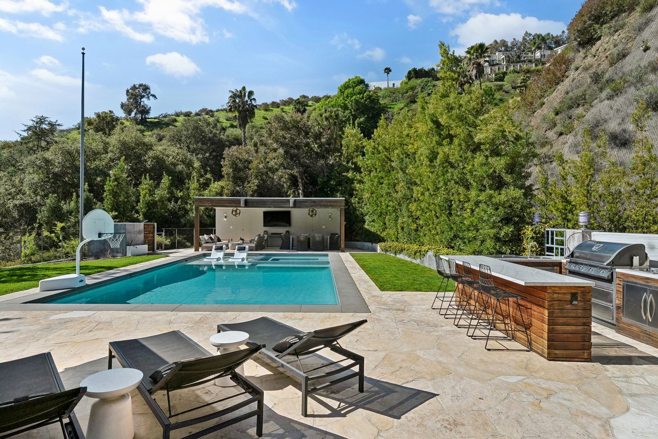 1255 N Bundy Drive