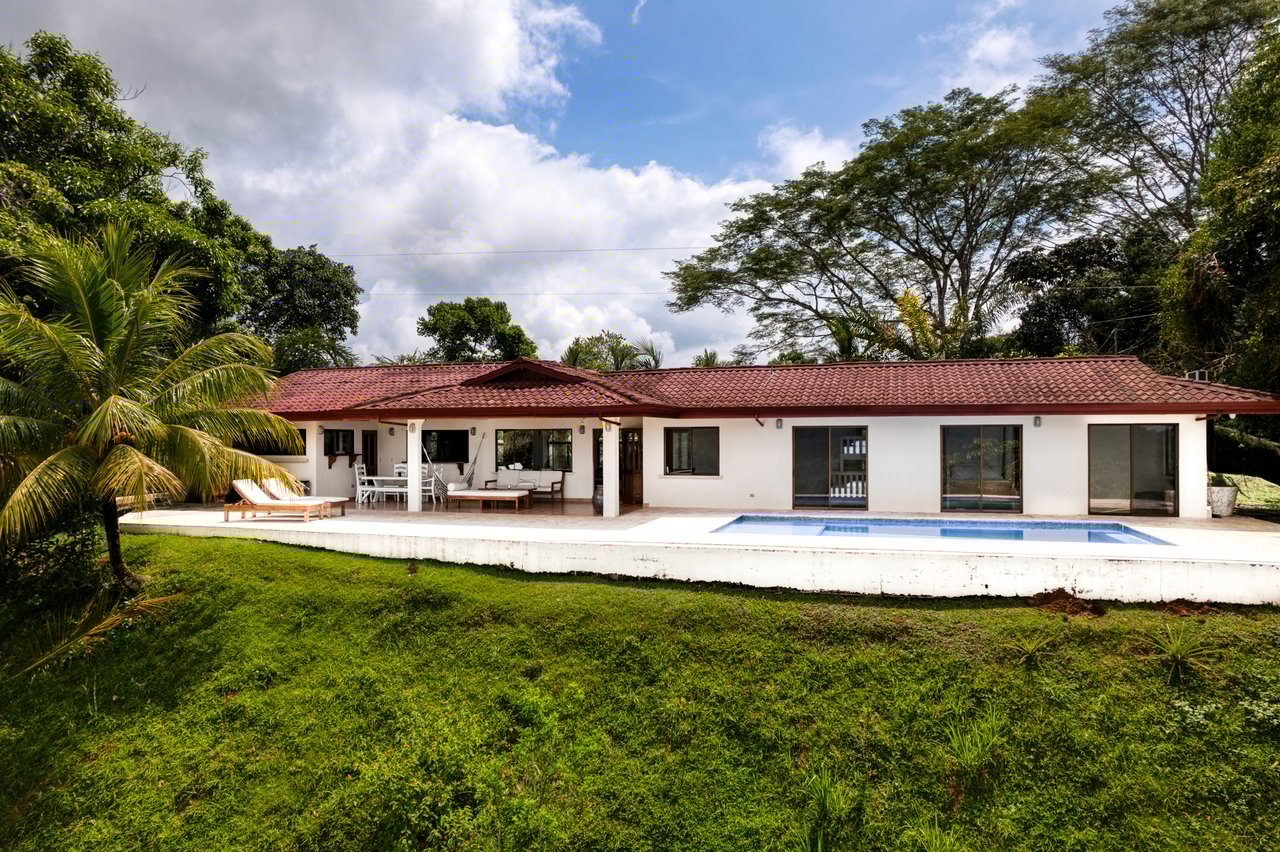 OCEAN AND MOUNTAIN VIEW 3 BEDROOM HOME WITH POOL IN LAGUNAS