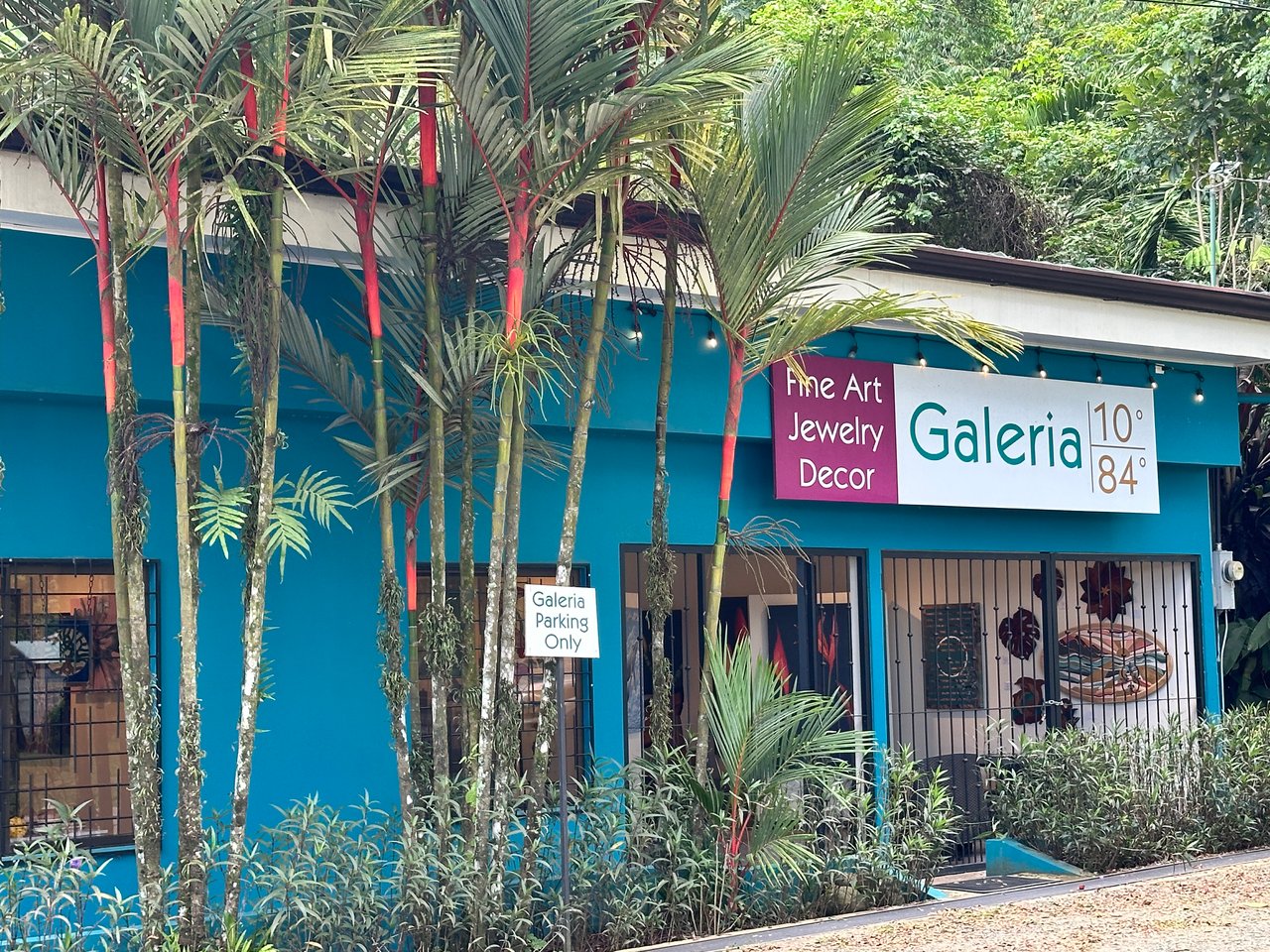 Commercial Space In Prime High Traffic Area in Uvita Costa Rica with garden