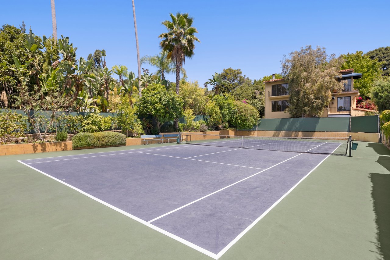 1121 La Collina Drive