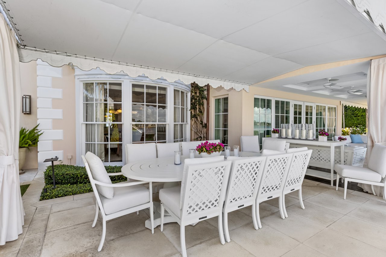 Georgian Waterfront Mansion on Everglades Island