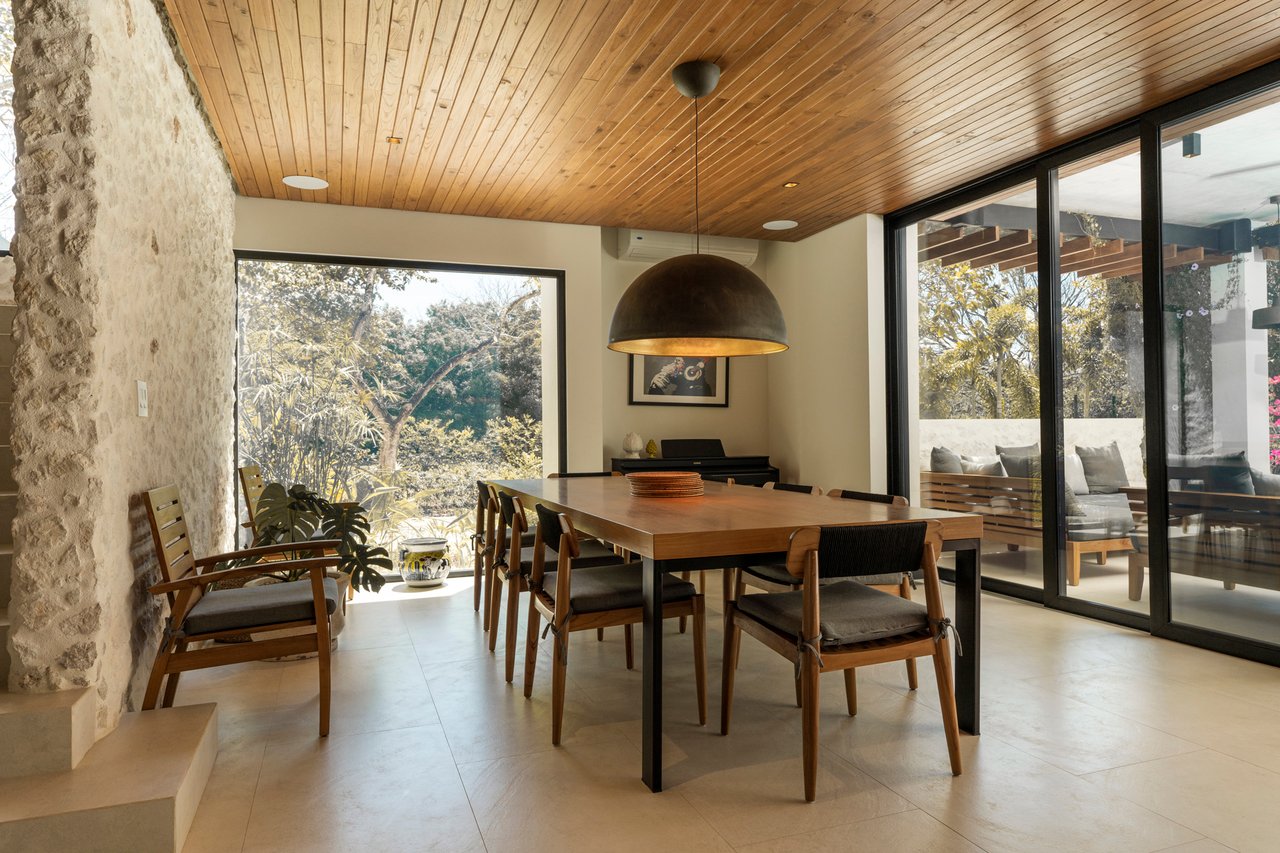 Villa Solana: Modern Luxury Steps from Playa Mansita in Hacienda Pinilla