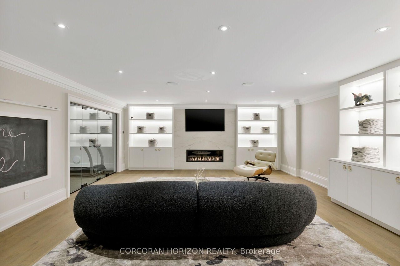 HOGGS HOLLOW CROWN ESTATE
