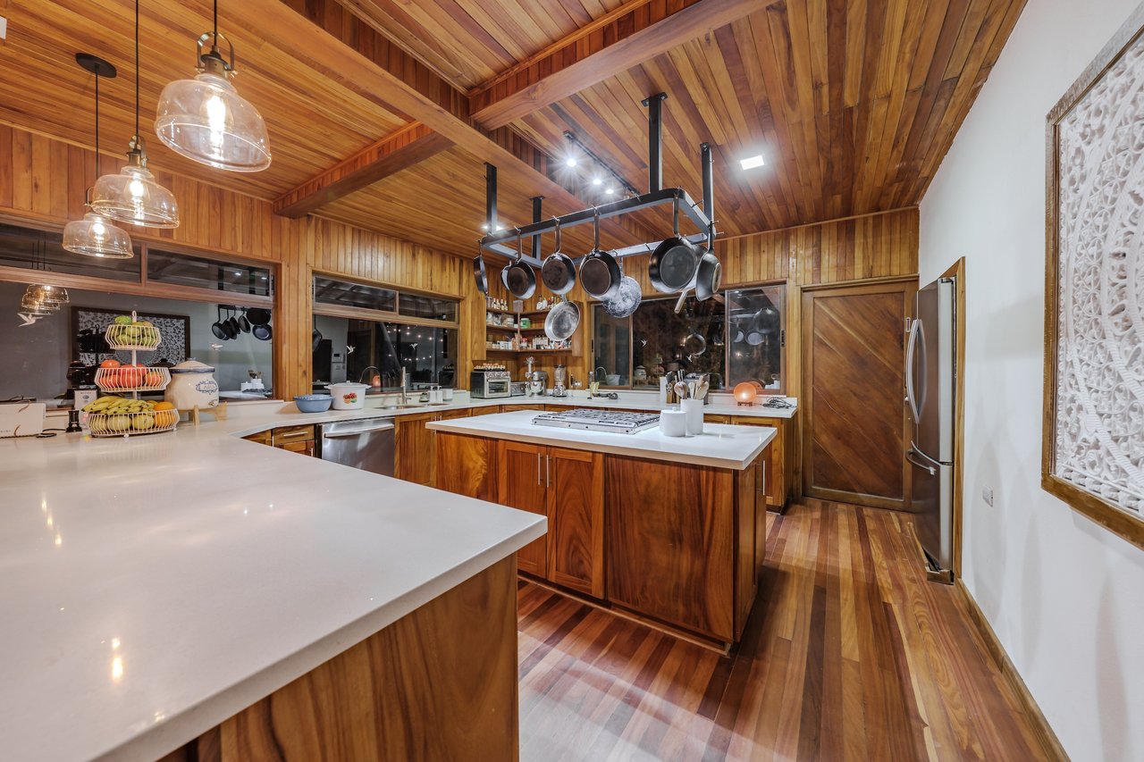 Eco Luxury Estate in Monteverde with Panoramic Gulf Views & Flat Land