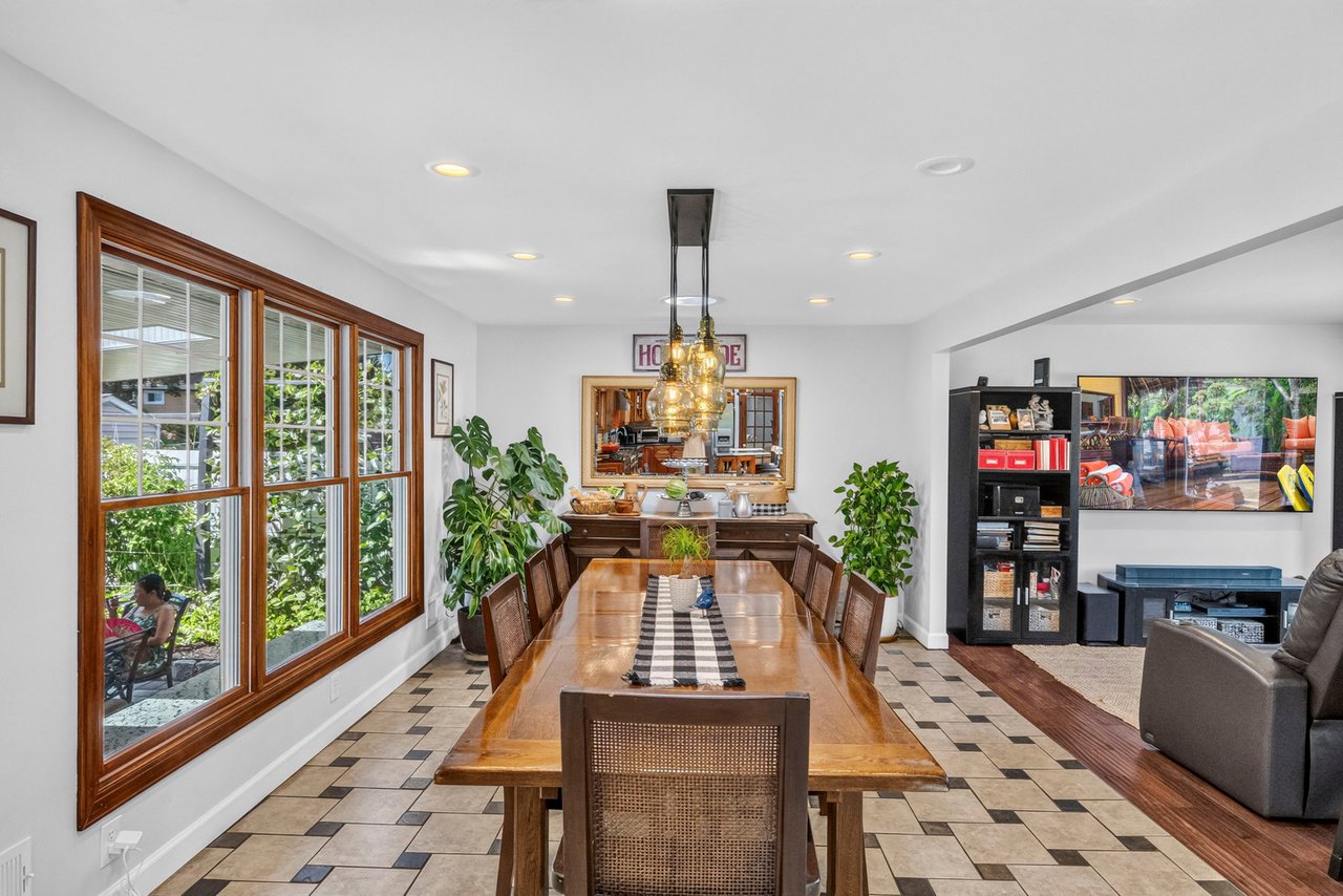 24 Beacon St