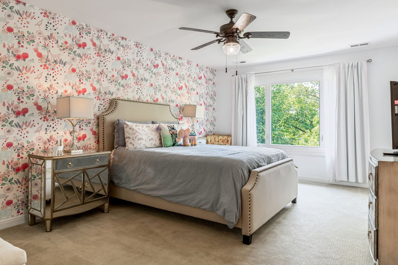 11 Lake Forest Court W