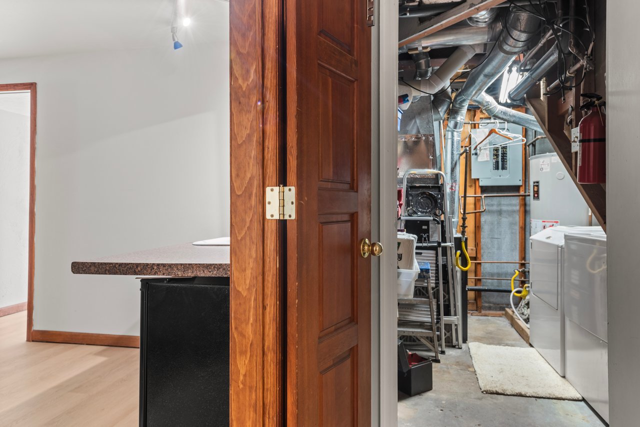 Bright Aspen Townhome: Steps from Culture, Slopes & Transit