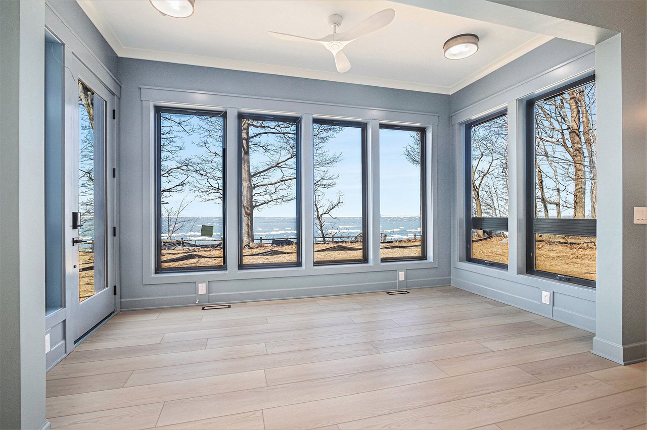 2578 2576, 2572 Lakeshore Drive