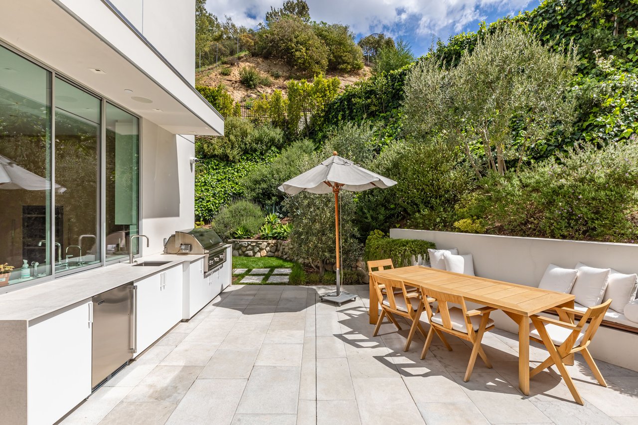 9011 Alto Cedro Dr, Beverly Hills