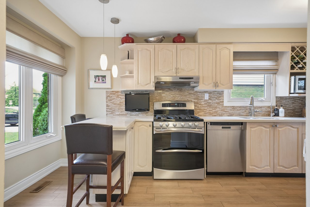 Ravine Living in Glen Abbey!