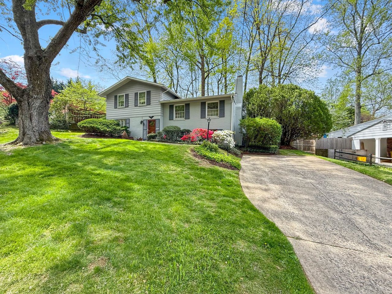 6813 Winterberry Ln
