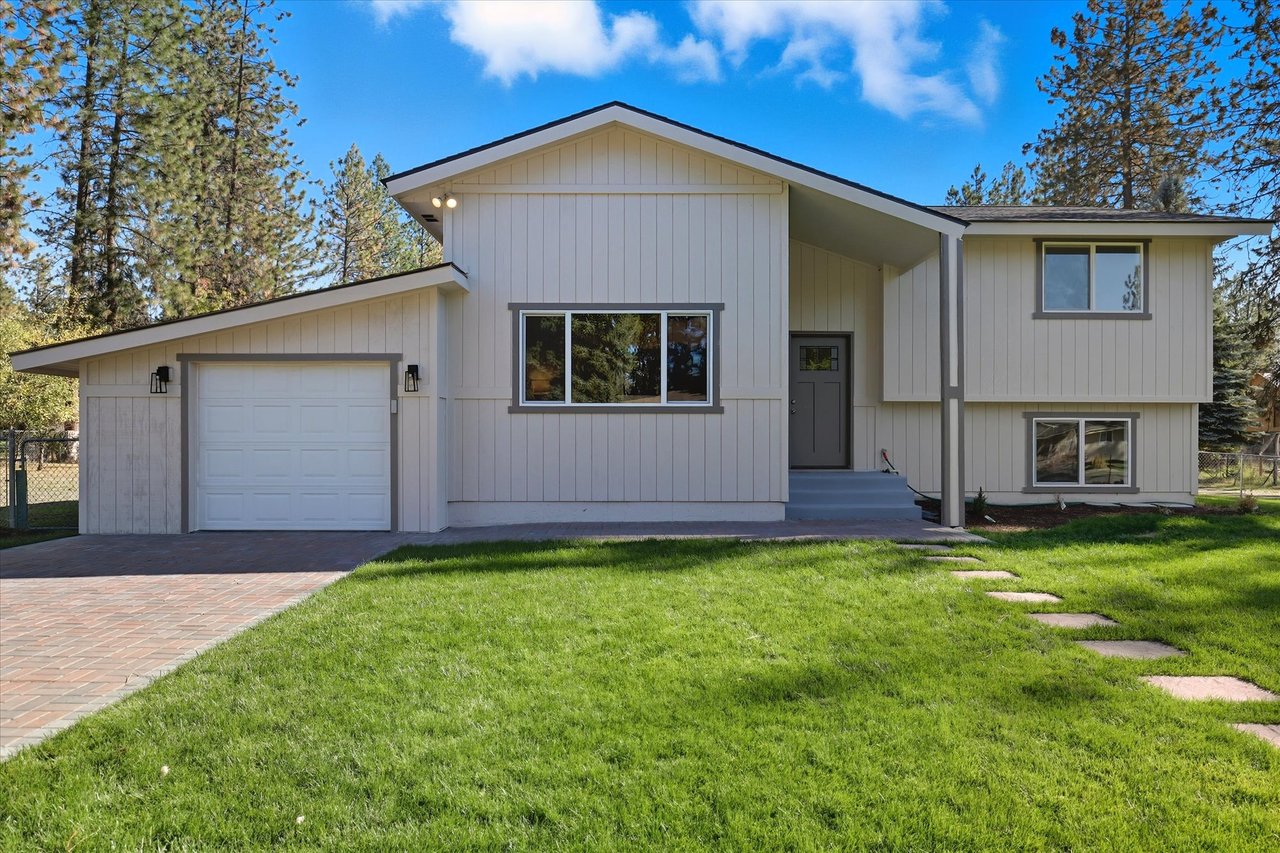 Suncrest Living at Its Finest: A Fully Remodeled Gem in Nine Mile Falls