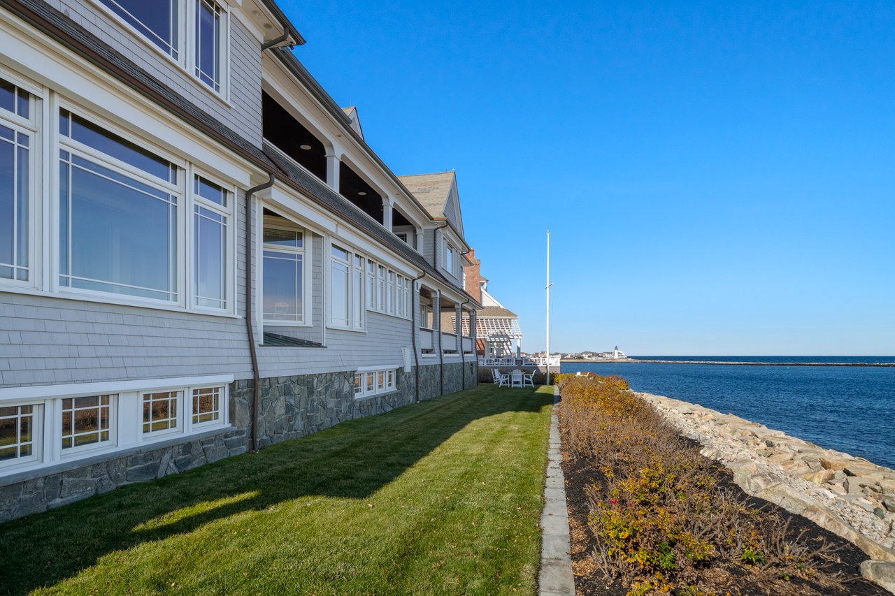 21 Circuit Ave, Scituate