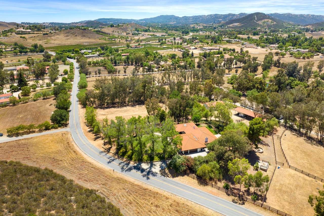 38785 Avenida Bonita
