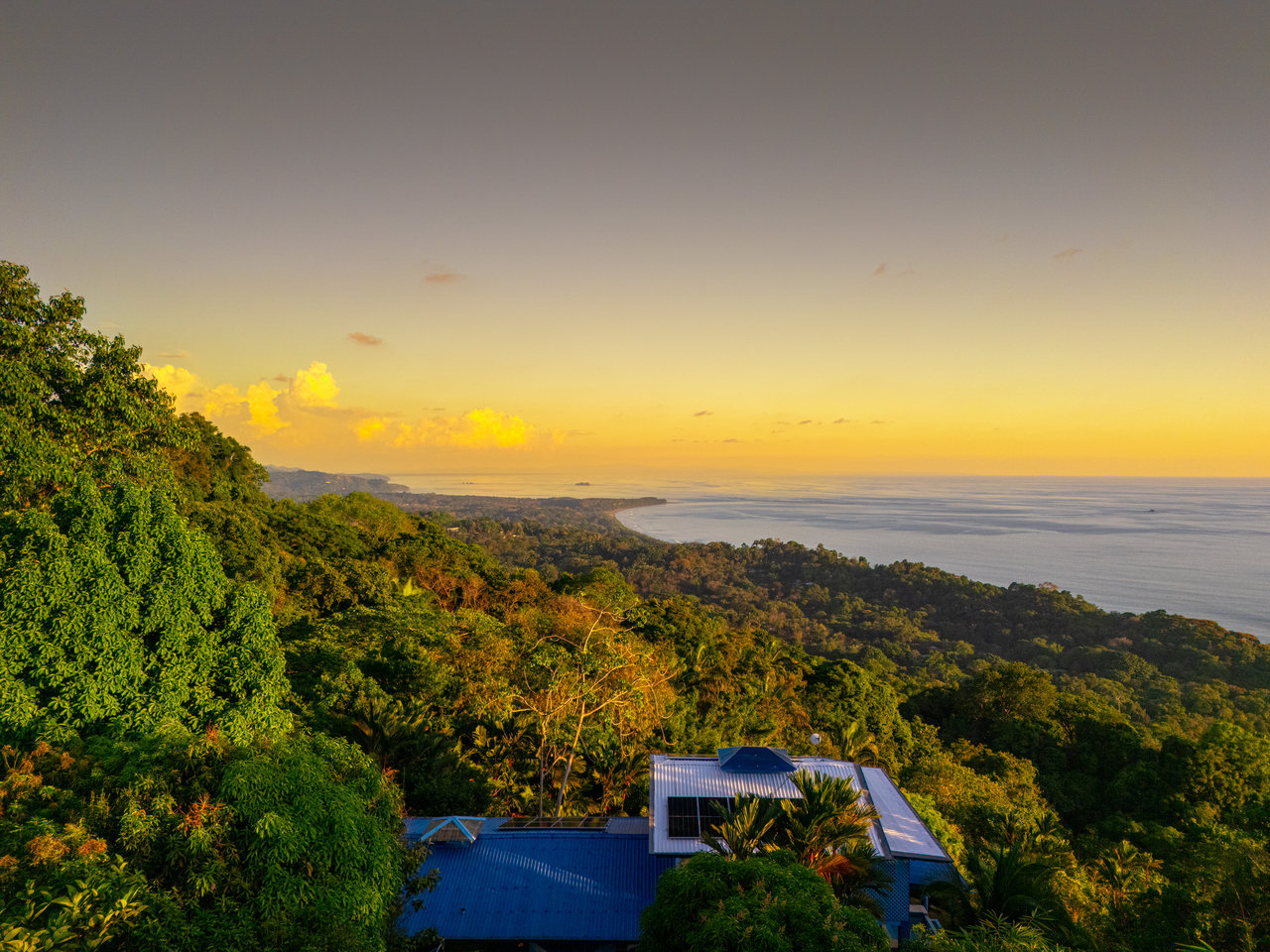 Casa Vista Harmonia, Legendary Ocean Views and Sustainable Living!