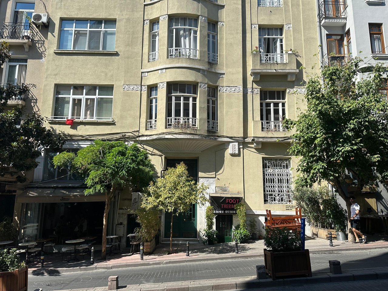 A 3+2 Cihangir flat in a Historical Apartment in Istanbul