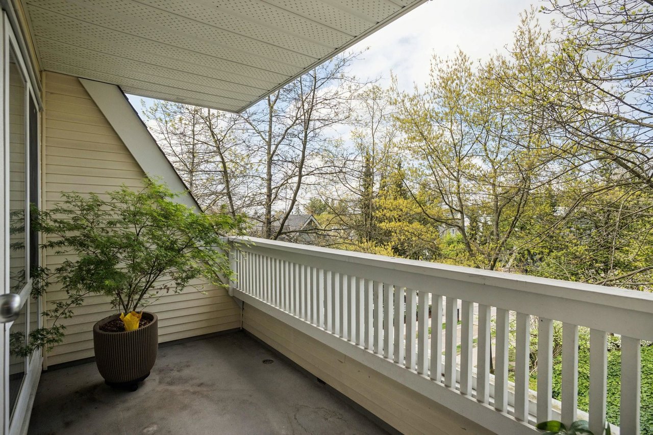 304-6833 Village Green Unit: 304