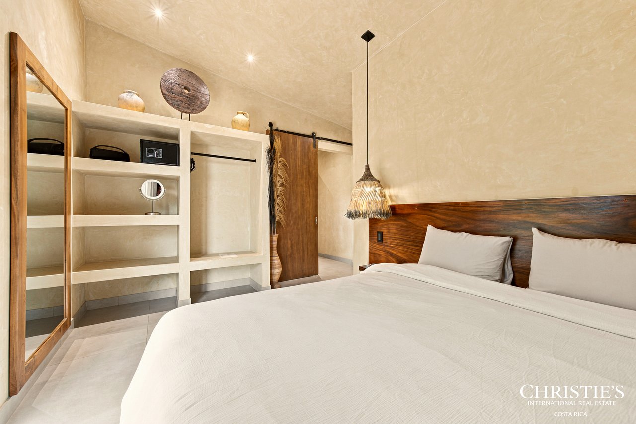 LE CLOS - An Exclusive Three-Residence Estate 