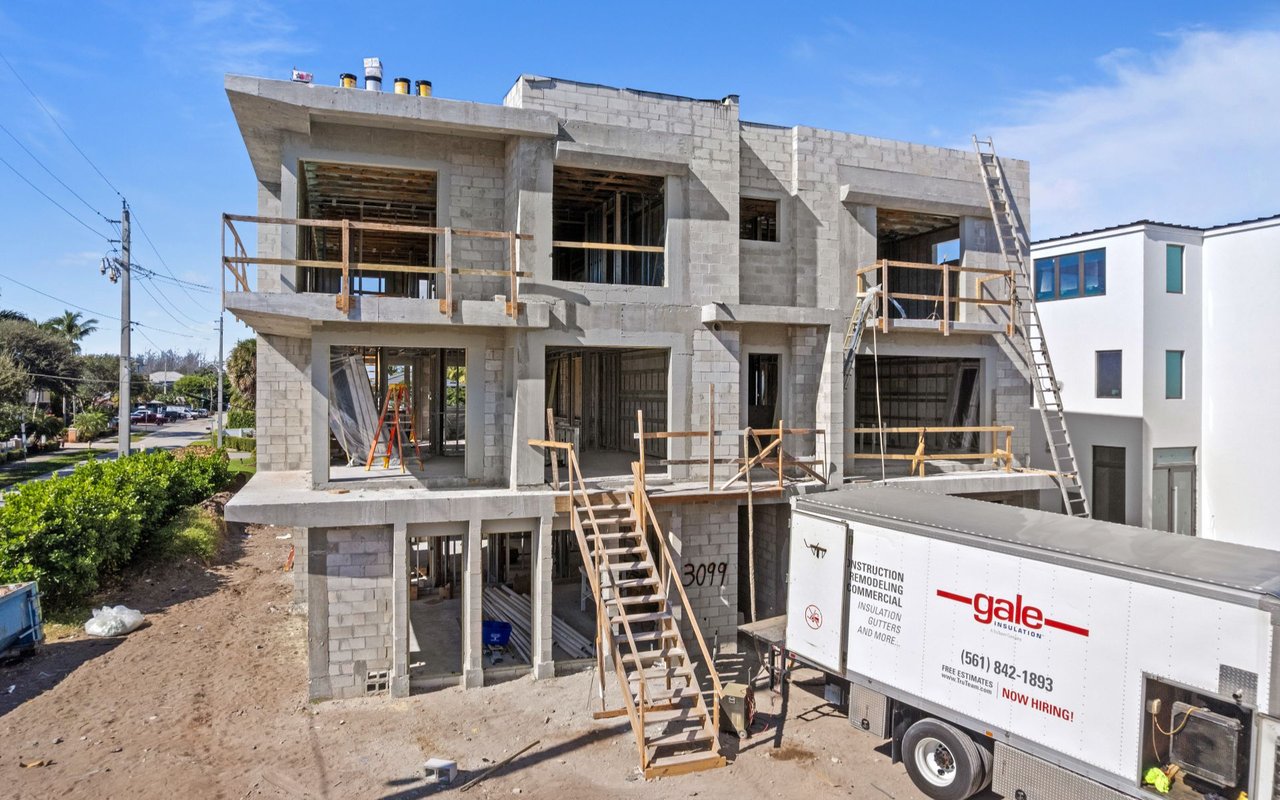 Luxury Home Builders in Boca Raton: What Buyers Need to Know Before You Buy a Home