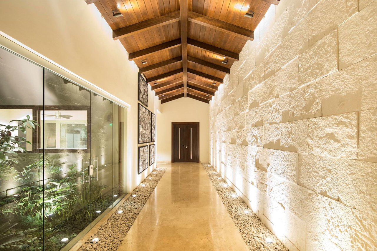 Tropical Single Story Estate, Santa Ana, San Jose
