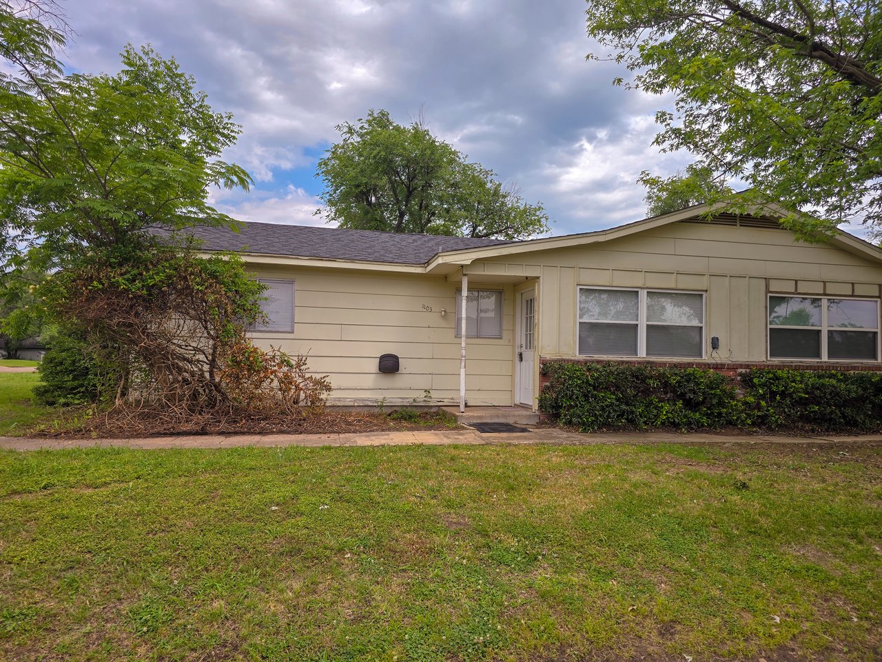 1103 E Parker