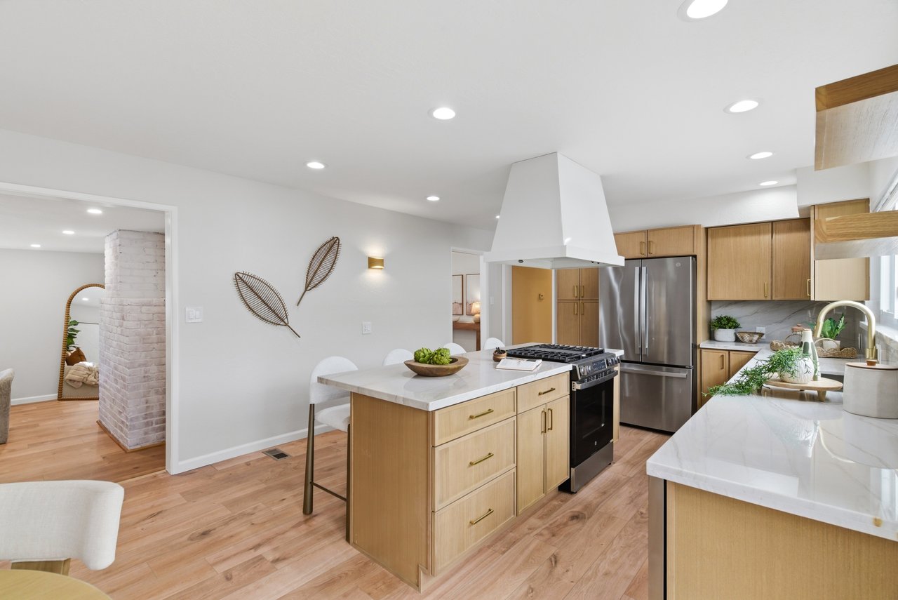 972 Emerald Way