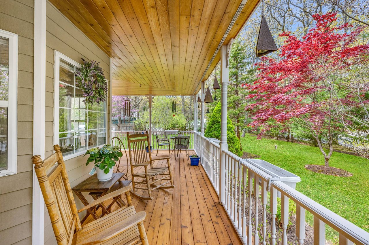 22 Wooded Oak Ln