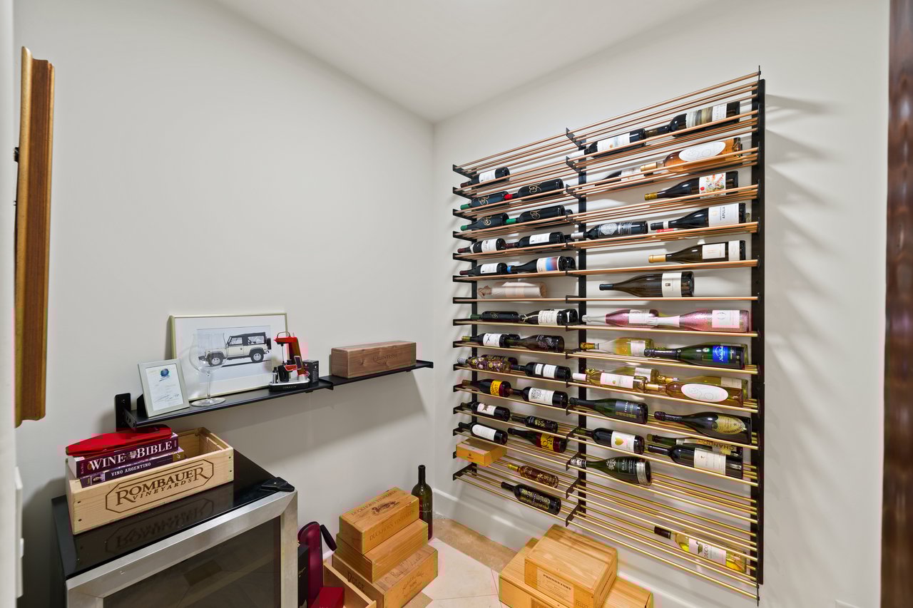 893 Laverne WAY