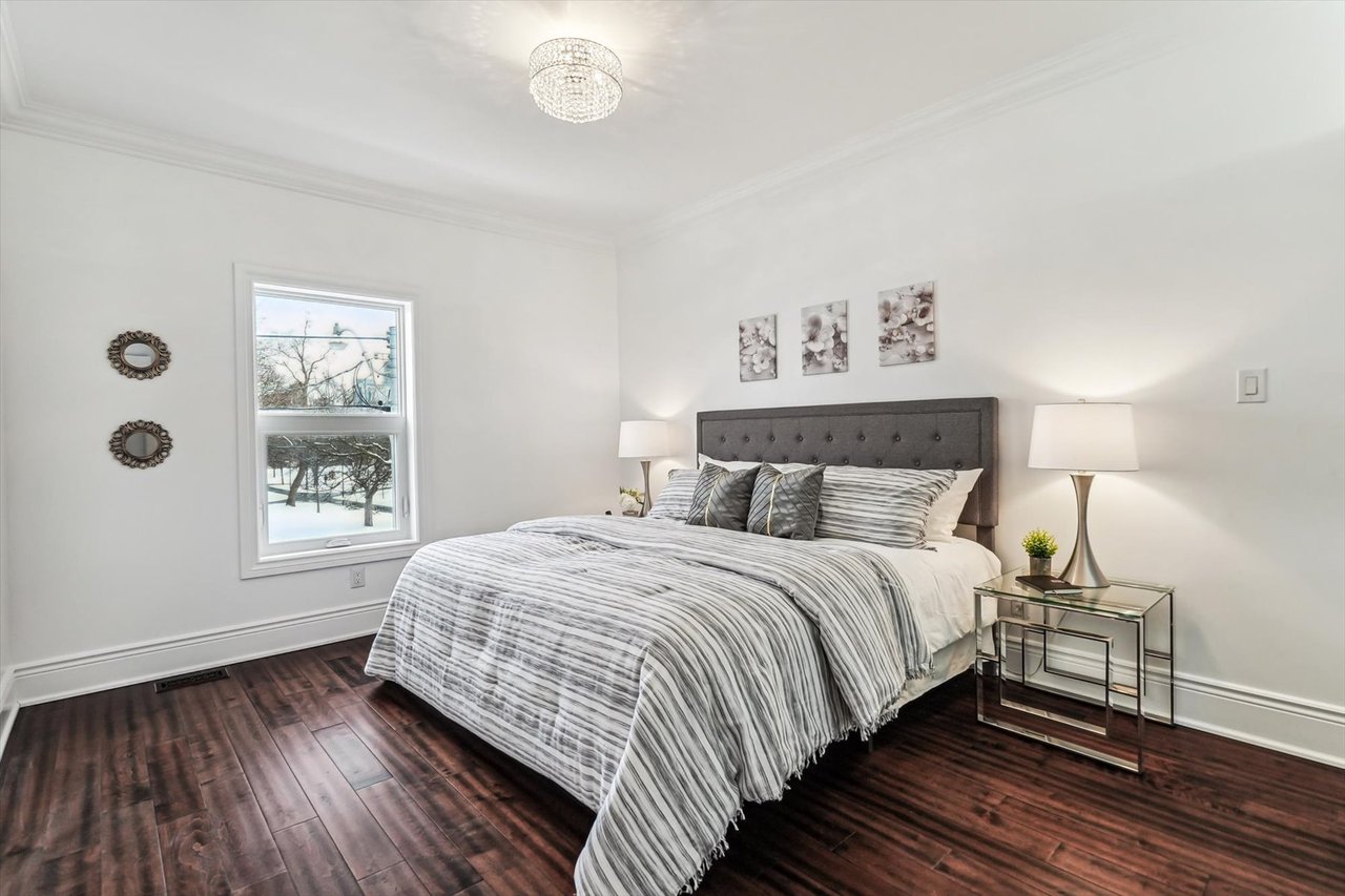 290 Bathurst St