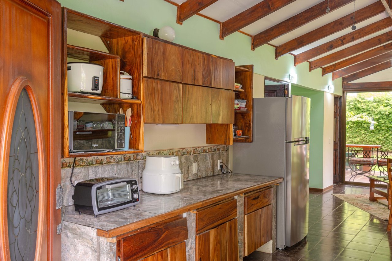 Gated Coastal Beach House, Manuel Antonio, Puntarenas