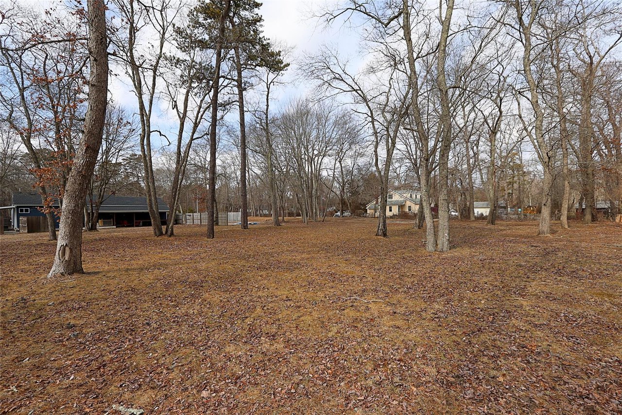 21 Peconic Rd