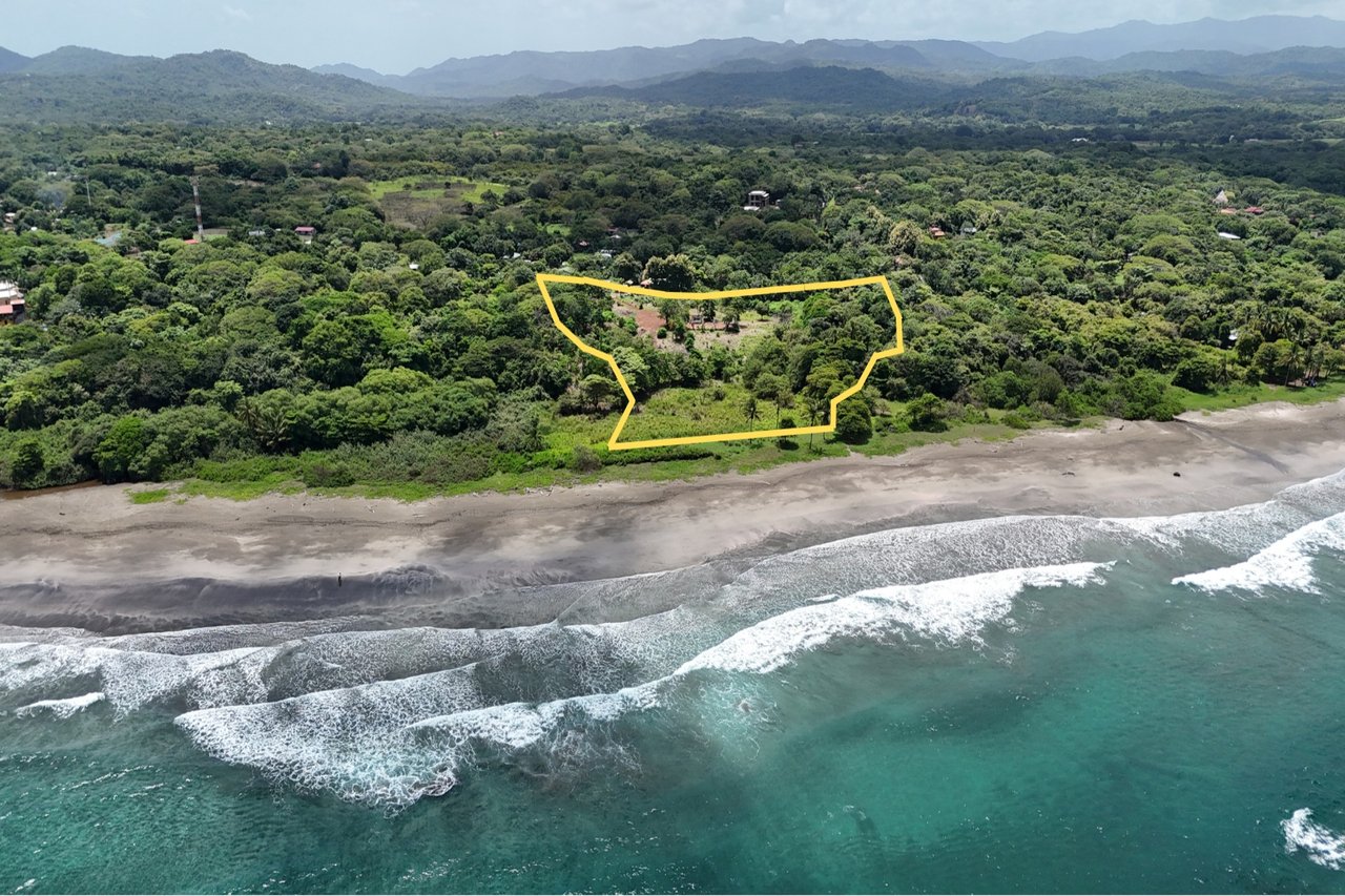 One of a kind Beach Front Parcel in Junquillal Junquillal,