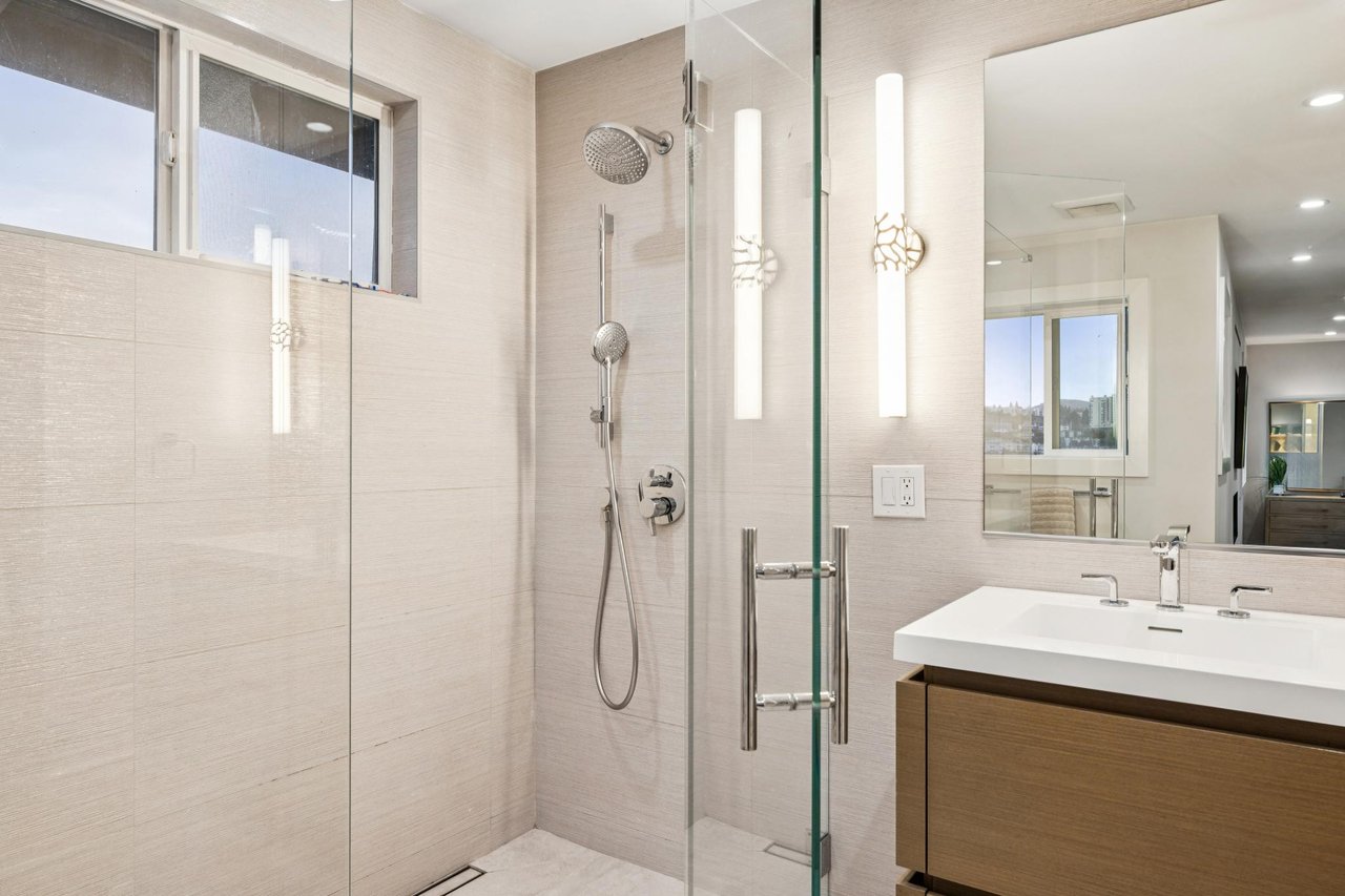 Luxurious Waterfront Home in Larkspur Marina